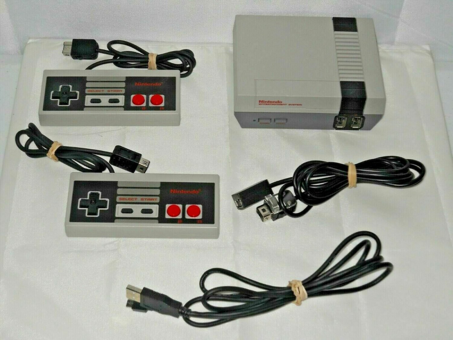 Like New Nintendo Mini NES Entertaintment System Console + Lots of Games + HDMI