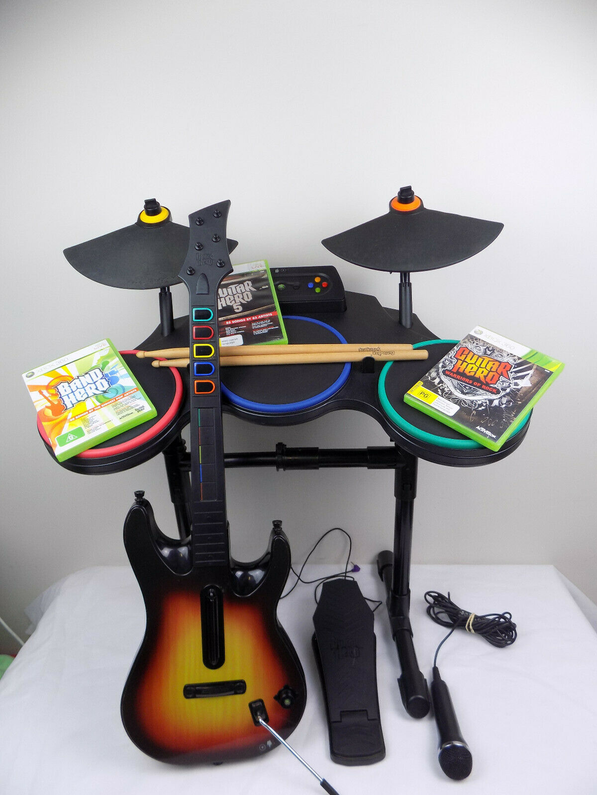 XBox 360 GUITAR HERO WORLD TOUR Guitar Kit Bundle Set w/game disc microsoft