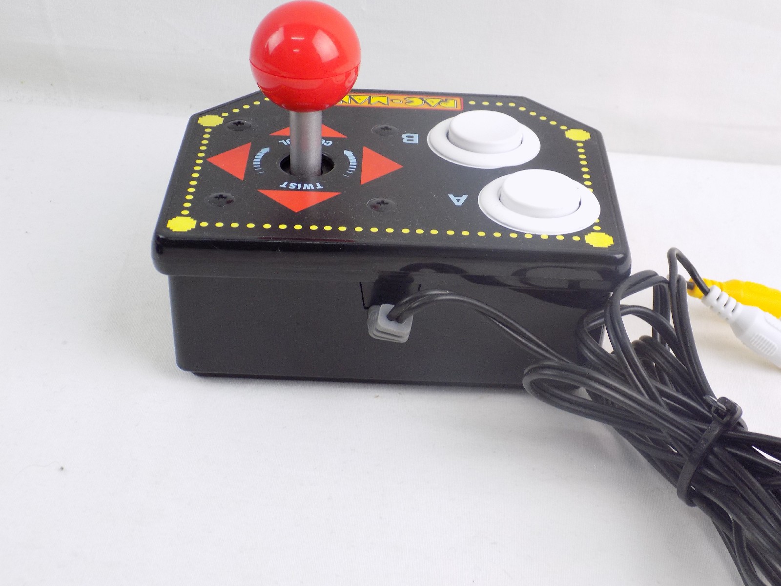 PAC-MAN Retro 12-in-1 Plug N Play Arcade Console - Starboard Games