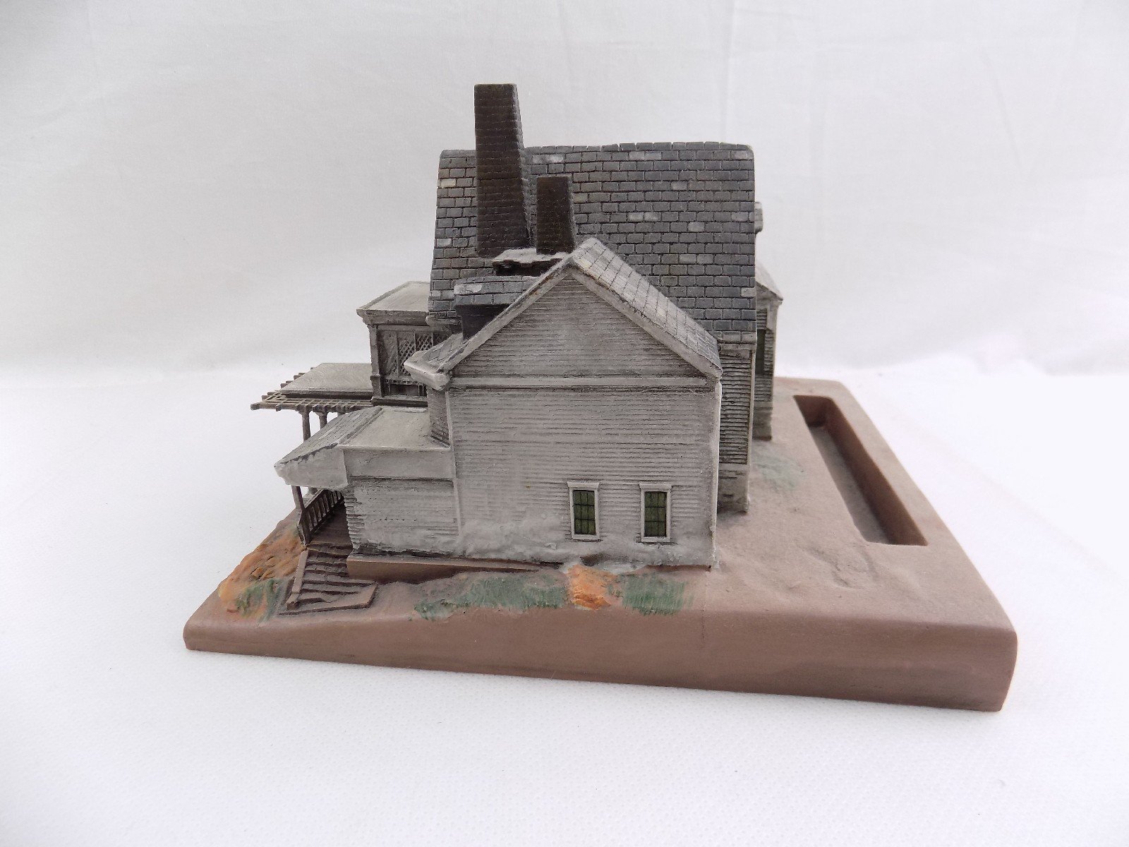 Resident Evil 7 collector's edition comes with a music box, the grossest USB drive ever
