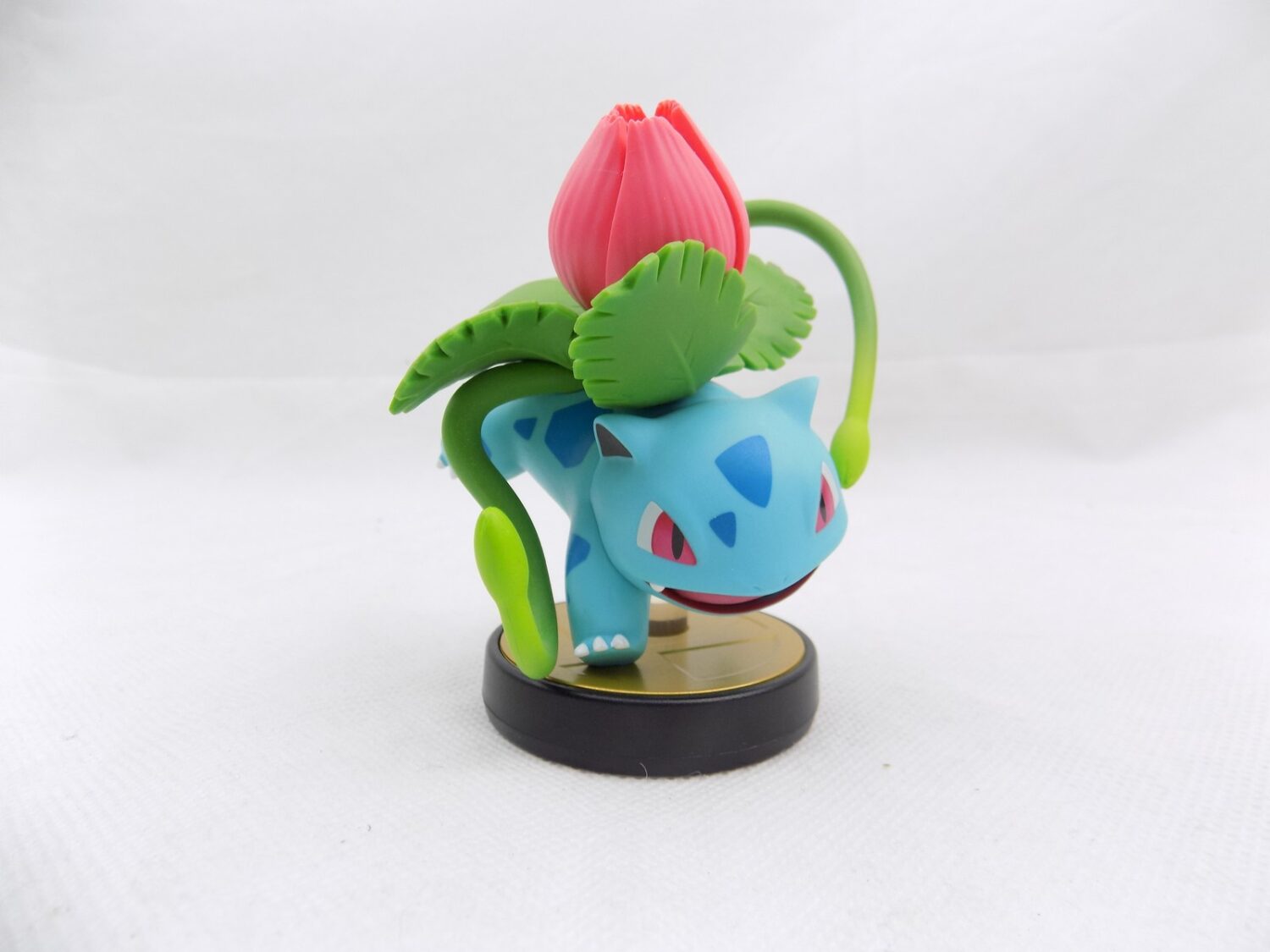 New Super smash bros factory IvySaur amiibo brand new .