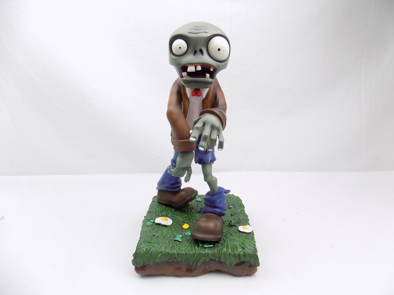 Plants vs Zombies Statues From Gaming Heads - The Toyark - News