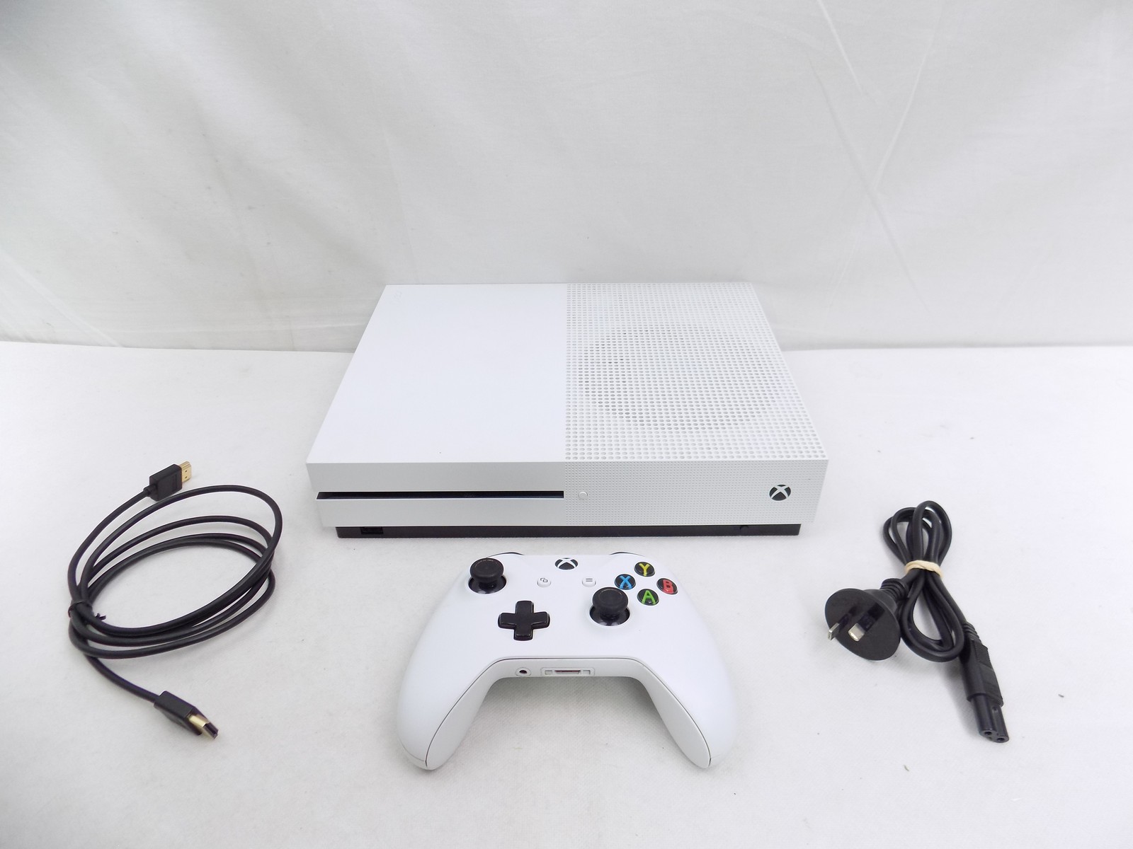 Xbox One S 2TB Disc Edition White Console Bundle - Starboard Games