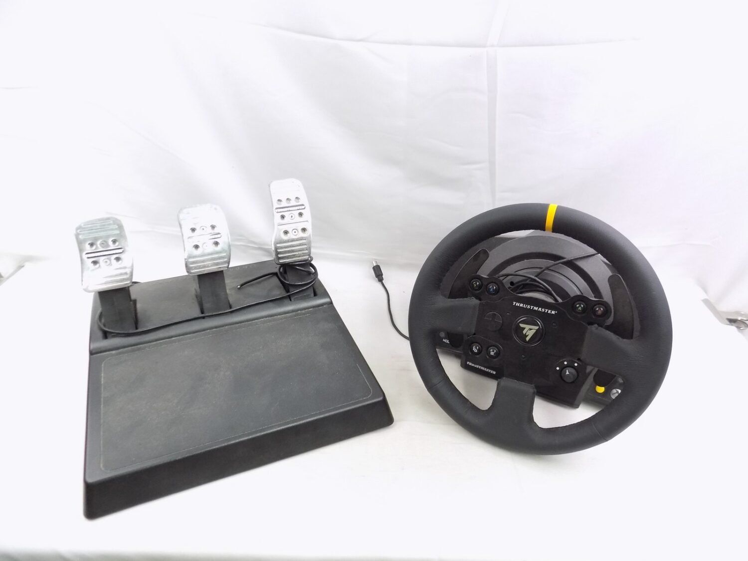 Thrustmaster TX Racing Wheel Leather Edition with Pedals for Parts 
