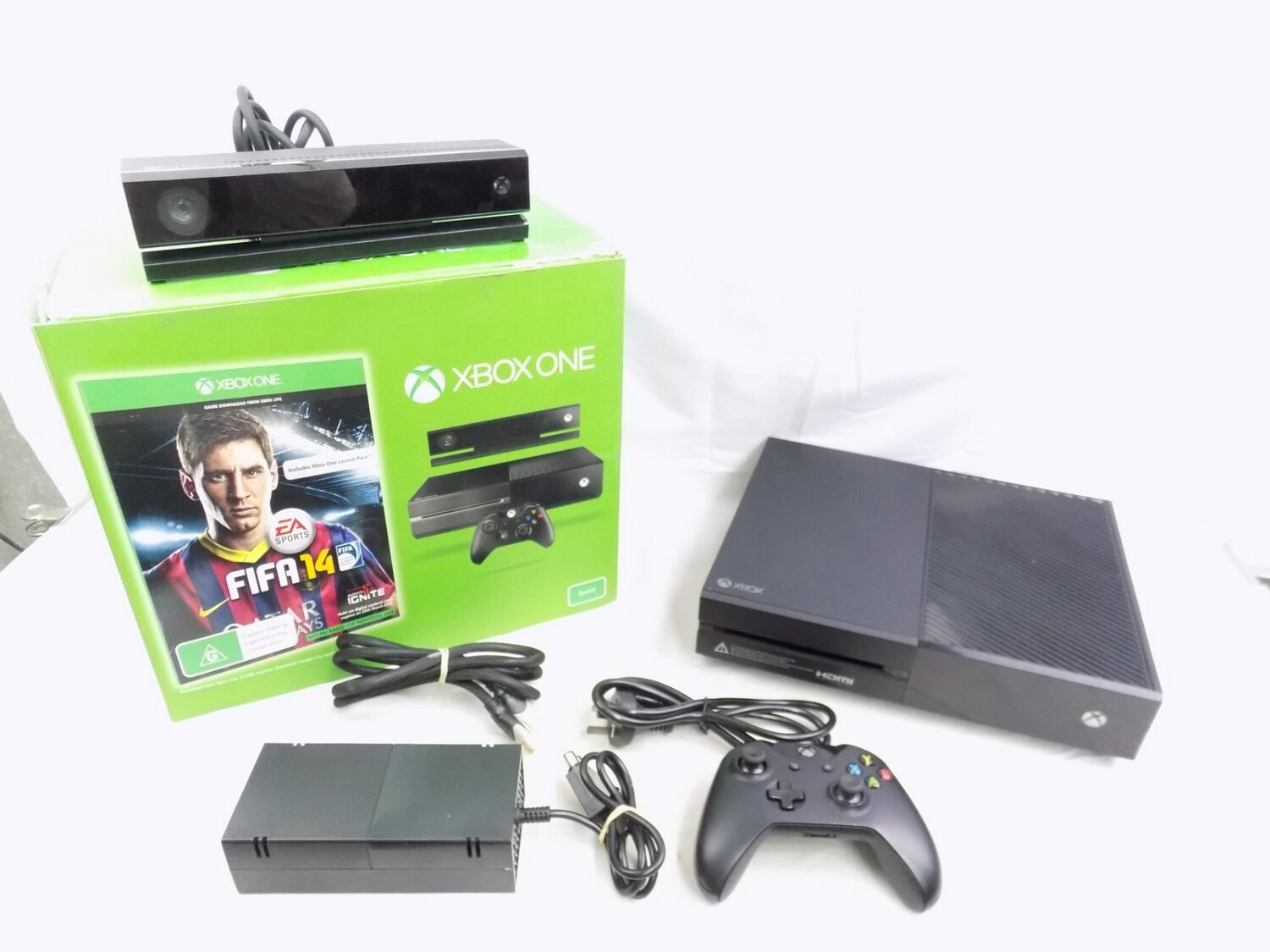 Boxed Like New Xbox One Fifa 14 Console with Controller, Kinect and Cables (No Game)