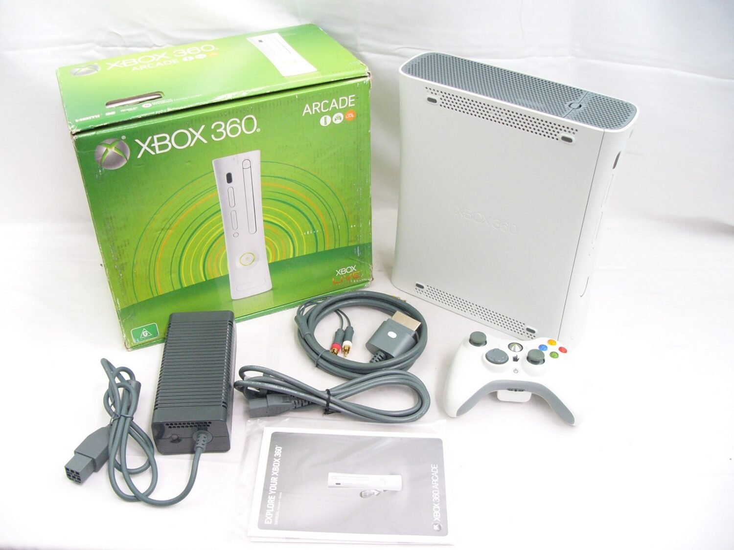 Boxed Like New Xbox 360 Arcade 256MB Console + Controller & Cables /3