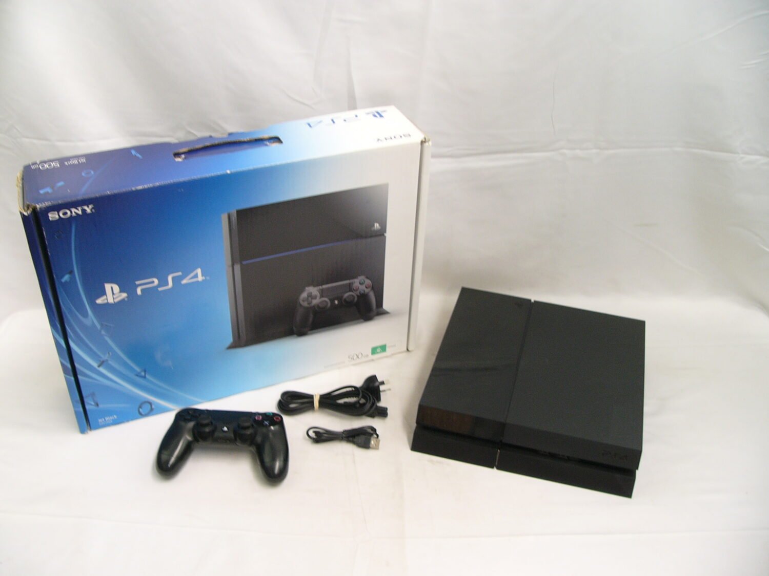 Boxed Like New Playstation 4 Ps4 500GB Fat Console with Controller + Cables