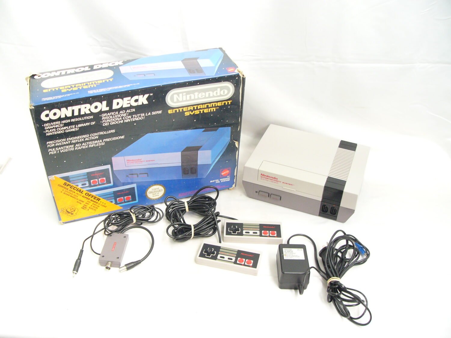 Nintendo Entertainment System NES Control Deck + 2 Controllers