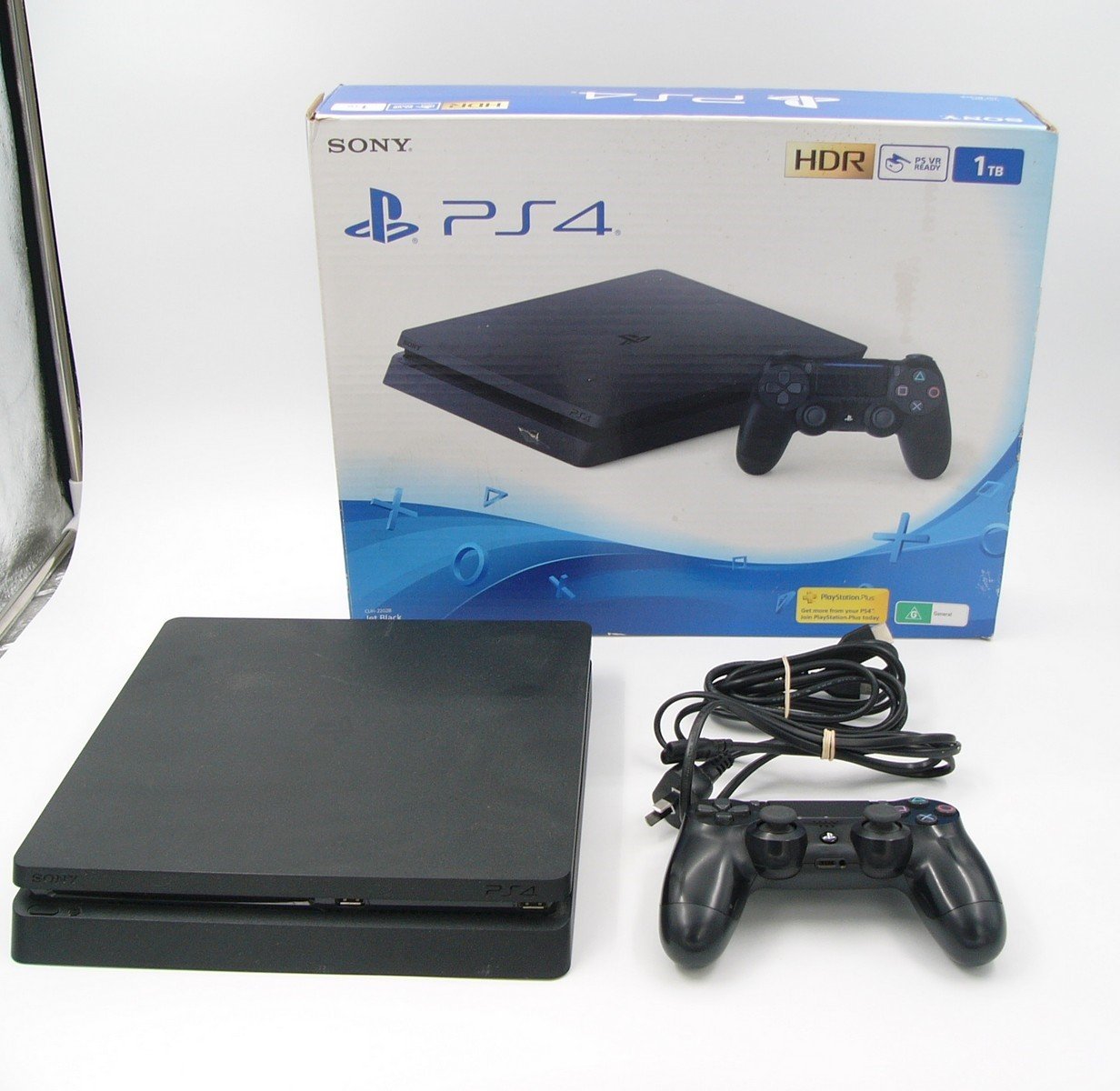 Boxed Like New Playstation 4 Ps4 1TB Slim Console with Controller + Cables /4