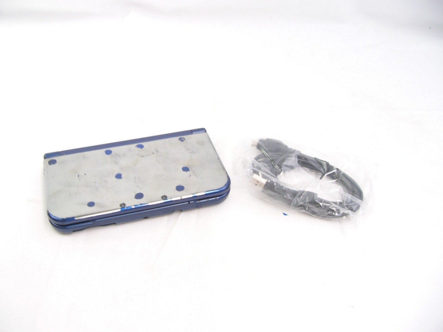 New Nintendo 3DS XL Metallic Blue with Charger Grade B /2