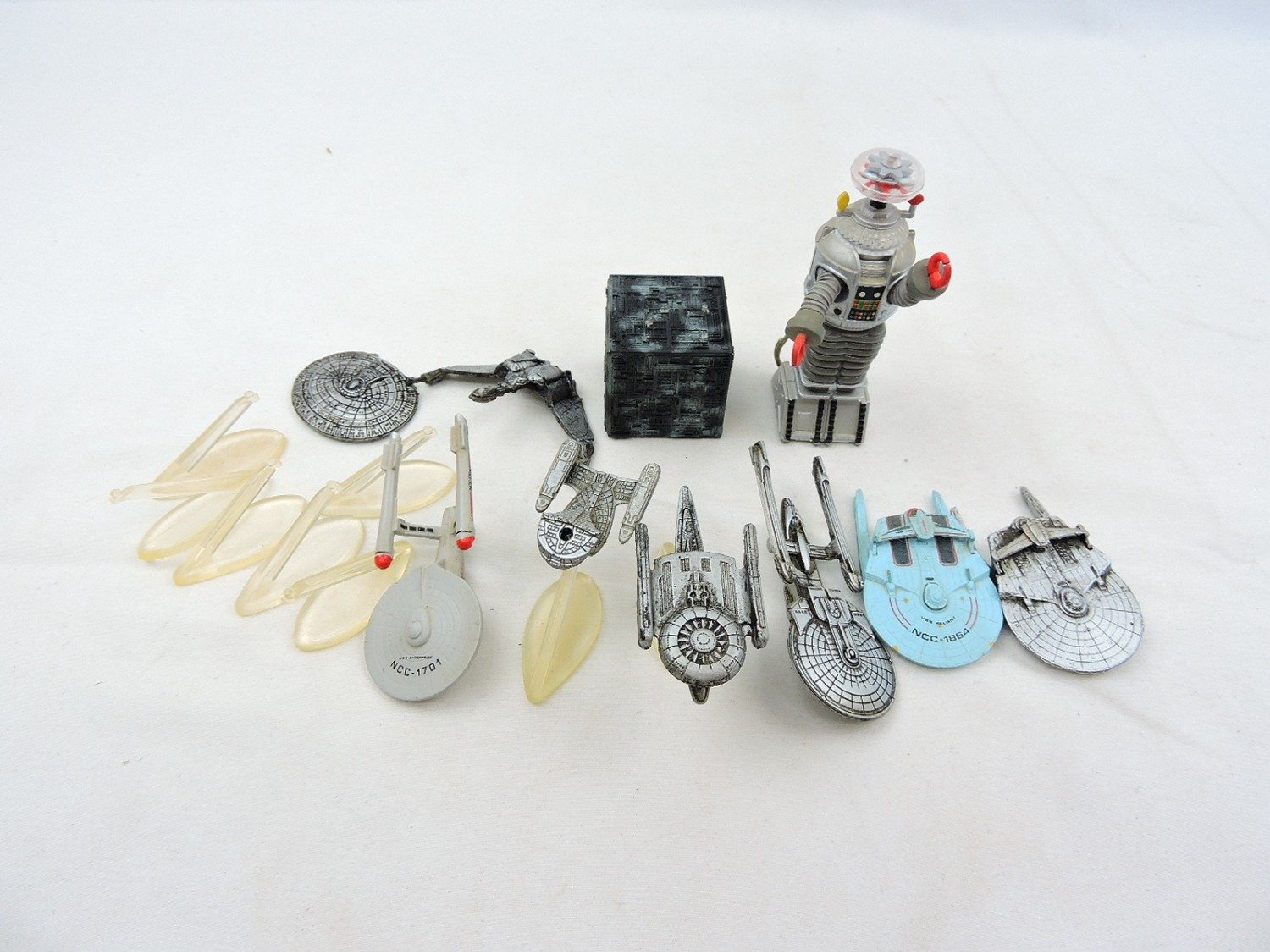 Like New Star Trek Miniature Ship Bundle of x7 (Plus Robby the Robot)