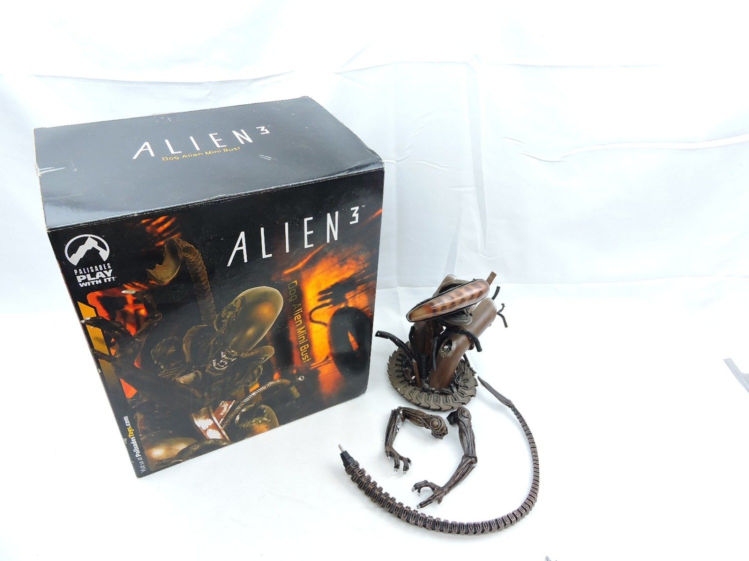 Boxed Palisades Alien 3 Dog Alien Mini Bust (Imperfect)