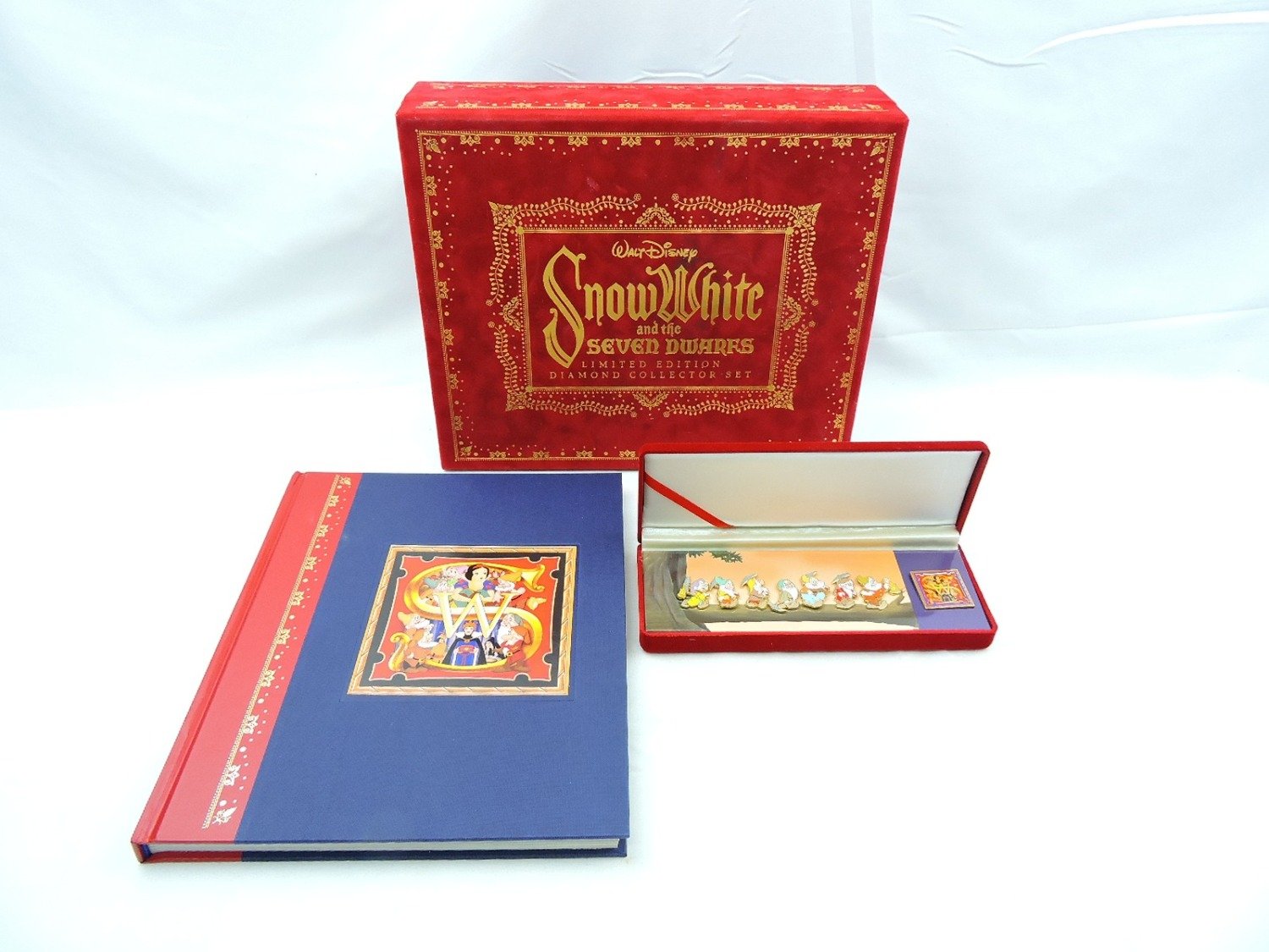 Like New Disney Snow White and the Seven Dwarfs Limited Edition Diamond Collector Set (No DVD)