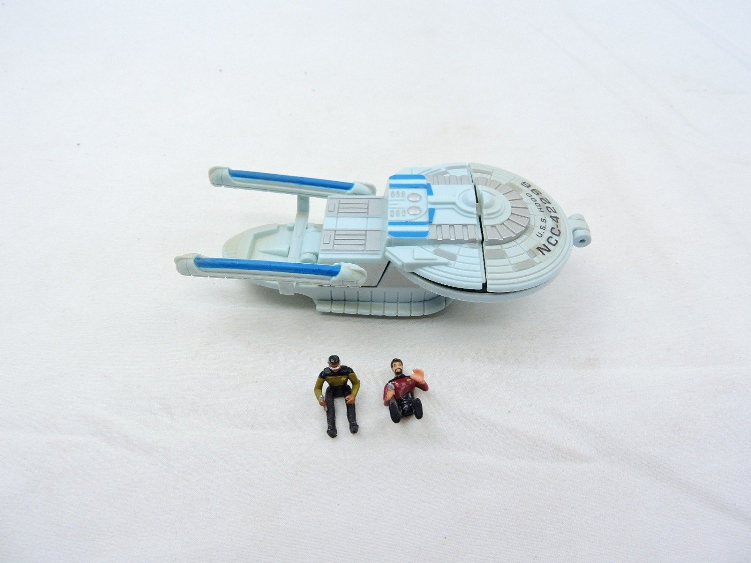 Like New Playmates Star Trek Innerspace U.S.S. Hood NCC-42296 Playset