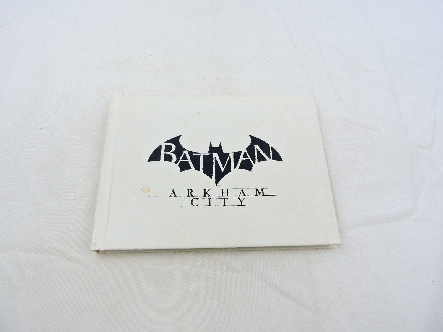 Like New Batman Arkham City Art Book /2