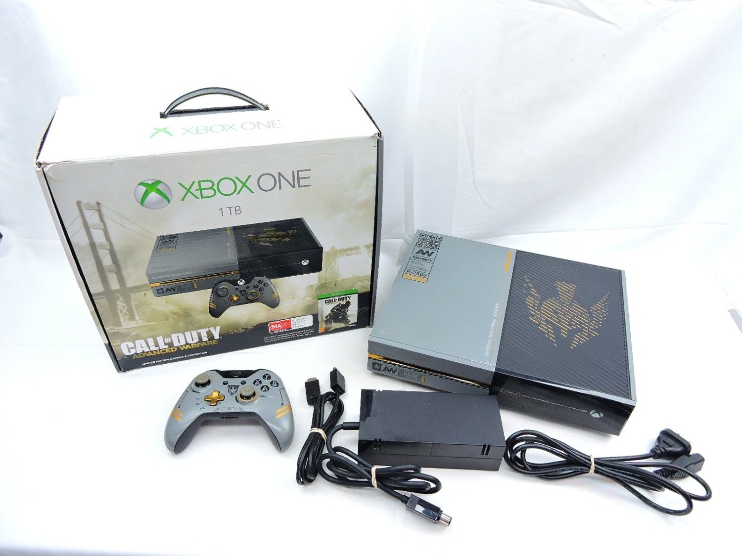 Boxed Xbox One Call of Duty Advanced Warfare 1TB Console with Controller and Cables