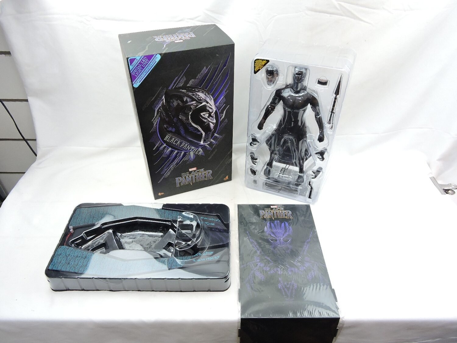 Boxed Like New Hot Toys Marvel Black Panther Special LED Light Unit 1/6th Scale Collectible Figure