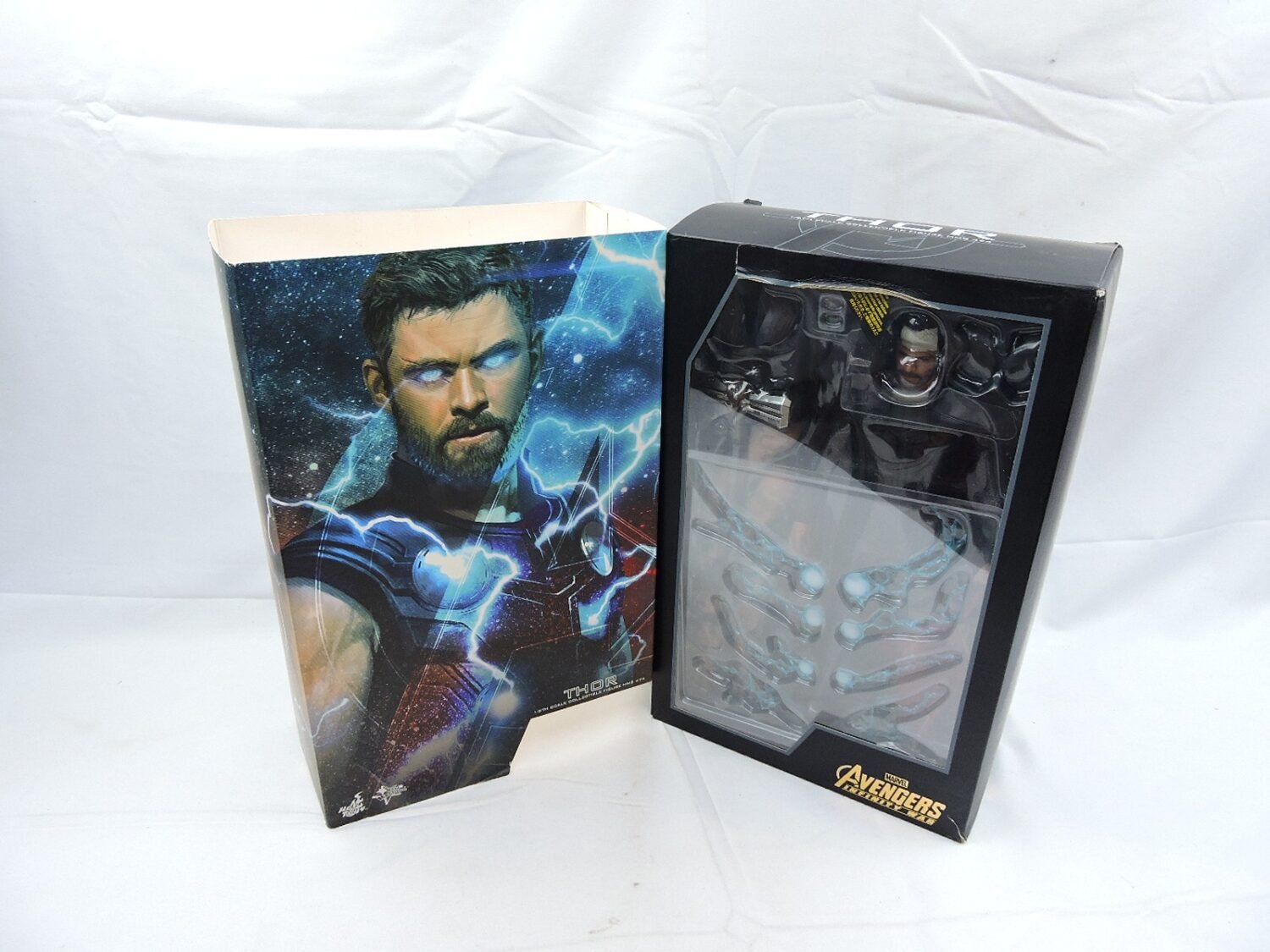Brand New and Sealed Hot Toys Marvel Avengers Infinity War Thor 1/6th Scale Collectible Figure